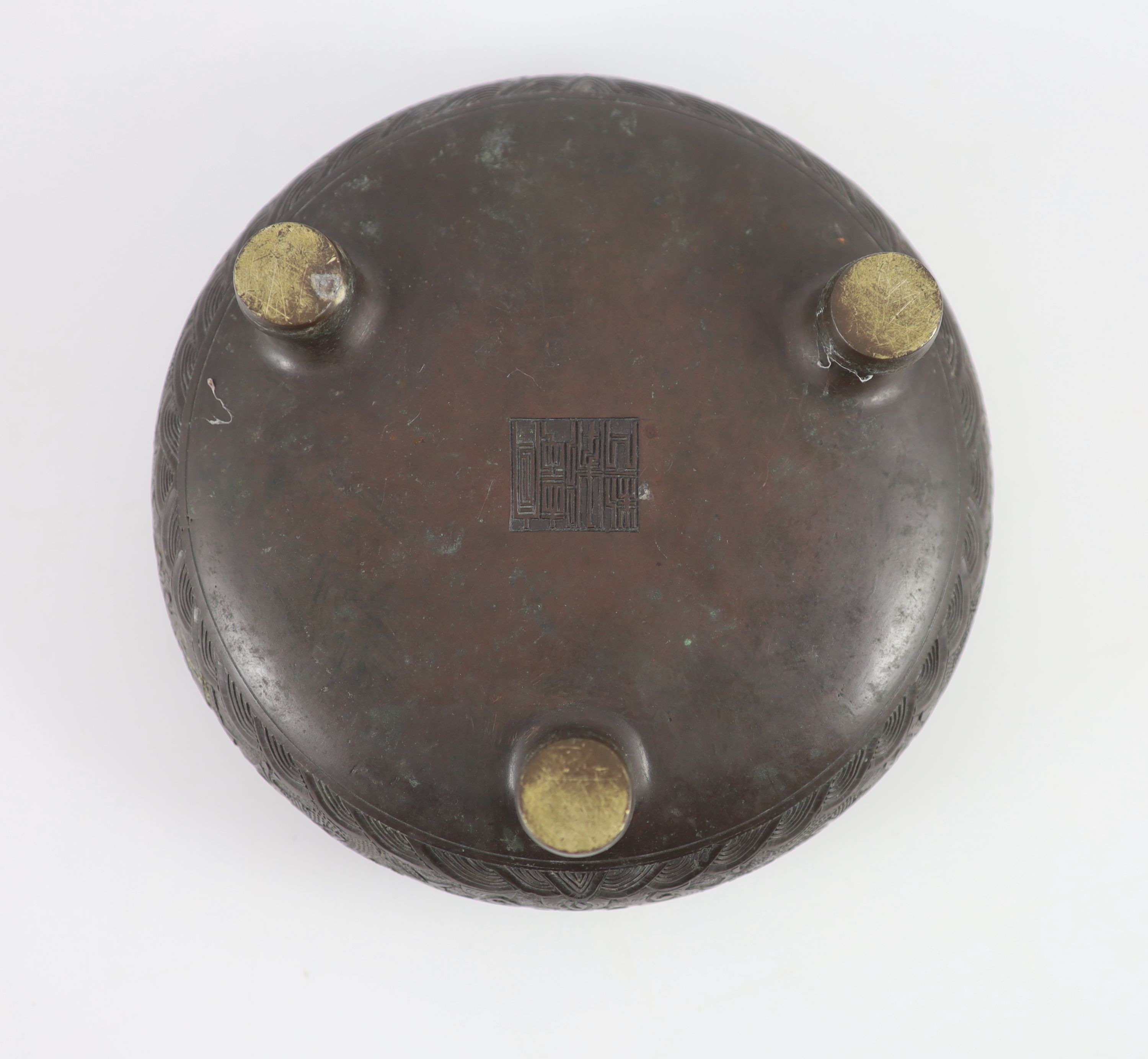 A Chinese bronze tripod censer, ding, 19th century, 20 cm diameter